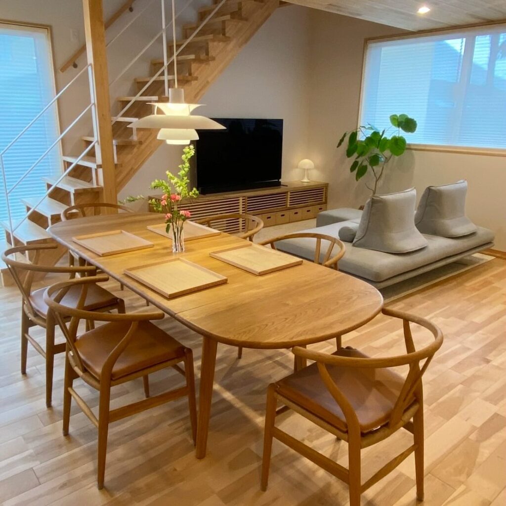 Carl Hansen & Son・louis poulsen・CH006・CH24を納品させていただきましたの納品事例写真 1